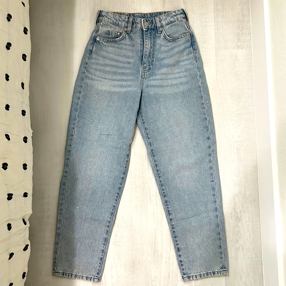 MOVING SALE - MAKE AN OFFER - High Waisted Mom Jeans